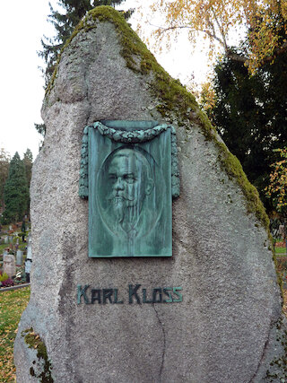 Die auffällige Grabstätte von Karl Kloß ist in Abteilung 15 zu finden