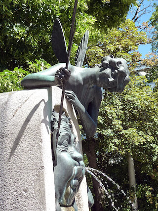 Die im Krieg eingeschmolzenen  Bronzeteile konnten glücklicherweise neu gegossen werden.