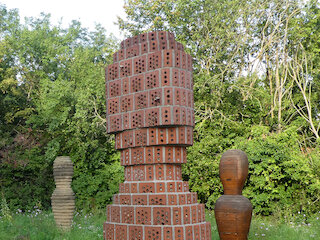 Eine weitere Quelle der Inspiration waren die Bannkörbe der Lüneburger Heide - als Menschenköpfe und -fratzen gestaltete Bienenkörbe aus Roggenstroh