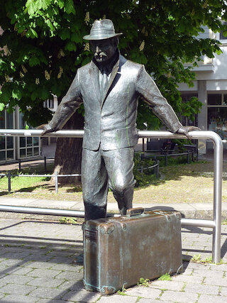 Der Ausländer erinnert an die erste Generation der Gastarbeiter im Deutschland der 50er Jahre 