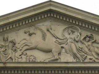 Schloss Rosenstein, Giebelrelief (Detail), Parkseite &copy; Gerd Leibrock cw