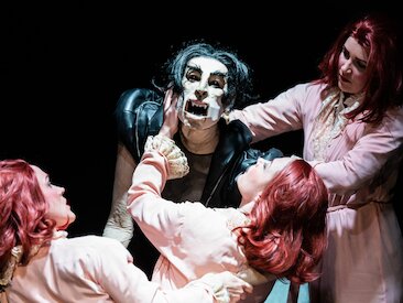 Dracula &copy;  Anna Kolata