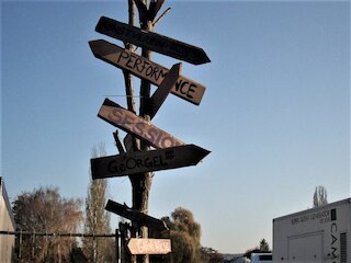 Gallery Hopping &copy; Susanne Jakob