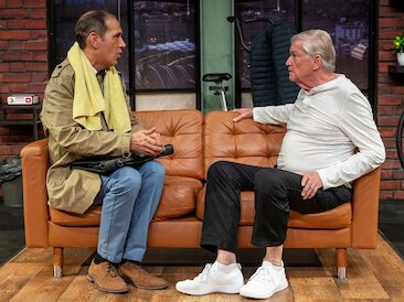 Weisse Turnschuhe &copy; Jennifer Zumbusch