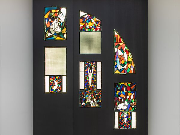 Adolf Hölzel, ehemaliges Fenster aus dem Treppenhaus des Stuttgarter Rathauses, 1928 © Kunstmuseum Stuttgart, Foto Frank Kleinbach