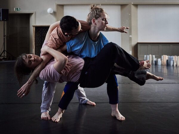 Body that stands &copy; Zoia-Domaskina